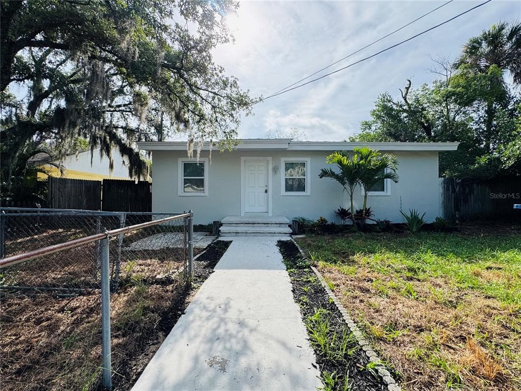 9805 N MYRTLE STREET TAMPA, FL 33617