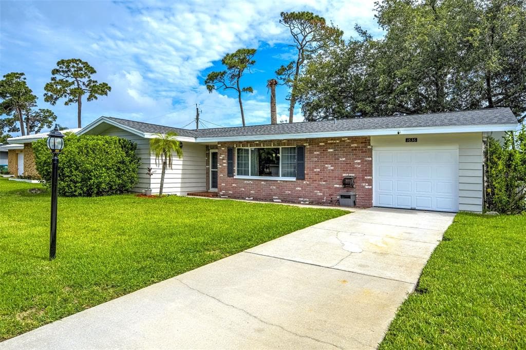 1636 LEISURE DRIVE CLEARWATER, FL 33756