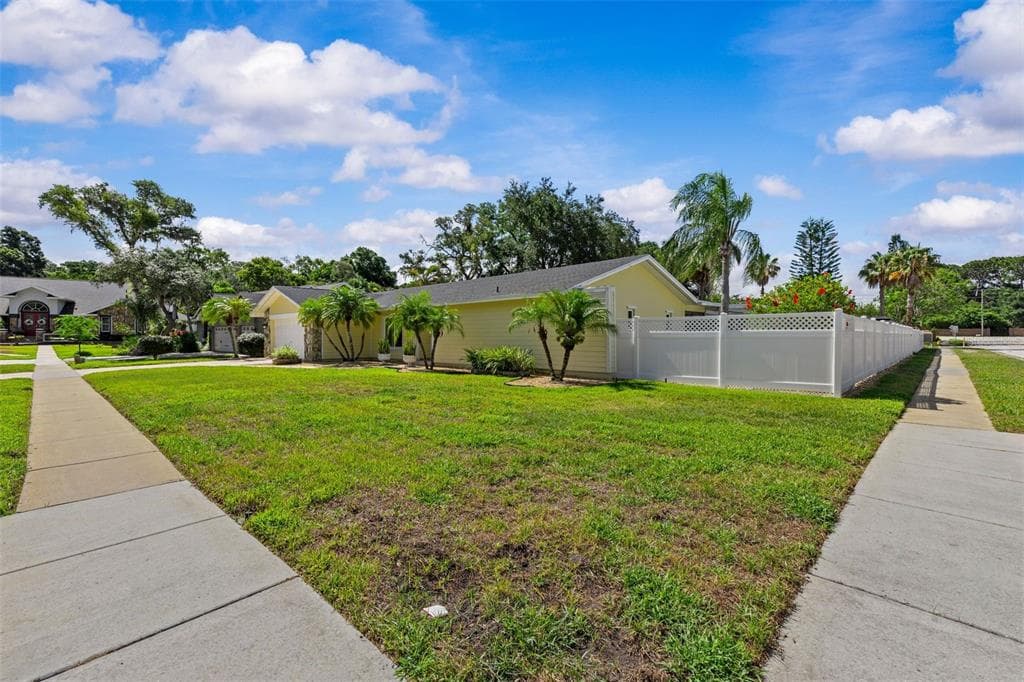 2828 BRIDLEWOOD COURT PALM HARBOR, FL 34683