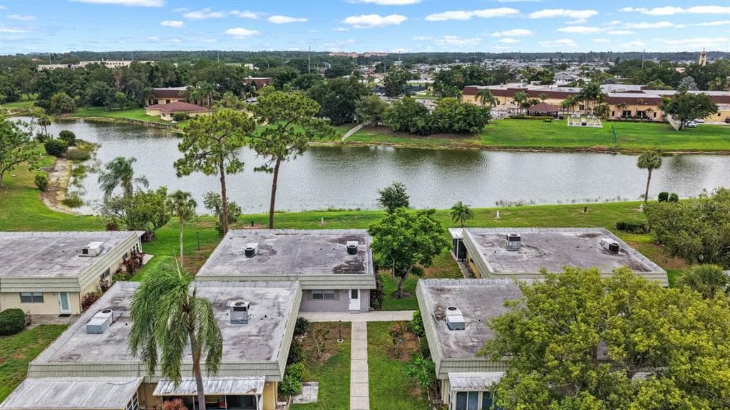 201 KINGS BOULEVARD UNIT 19 SUN CITY CENTER, FL 33573