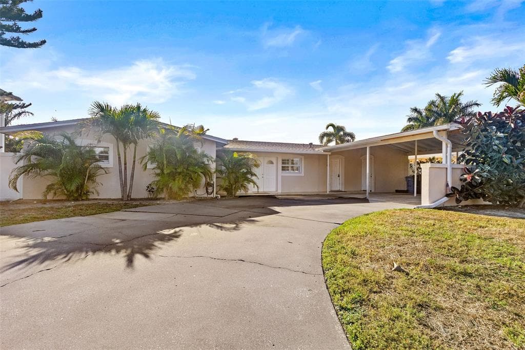 3945 FONTAINEBLEAU DRIVE TAMPA, FL 33634