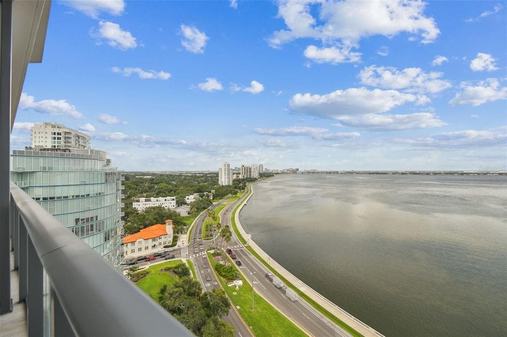 3101 BAYSHORE BOULEVARD UNIT 1402 TAMPA, FL 33629