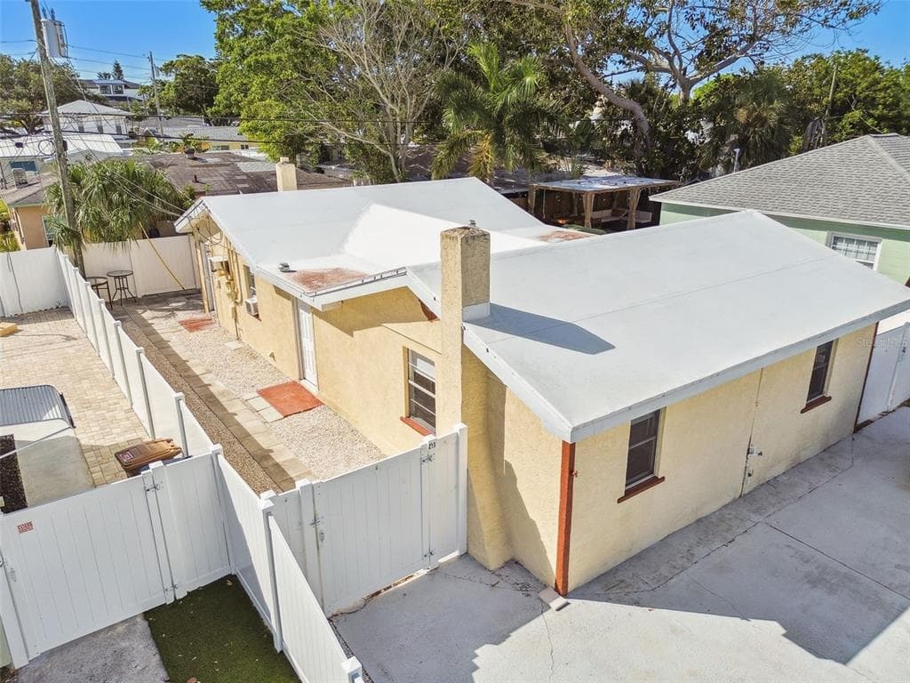 223 148TH AVENUE E MADEIRA BEACH, FL 33708