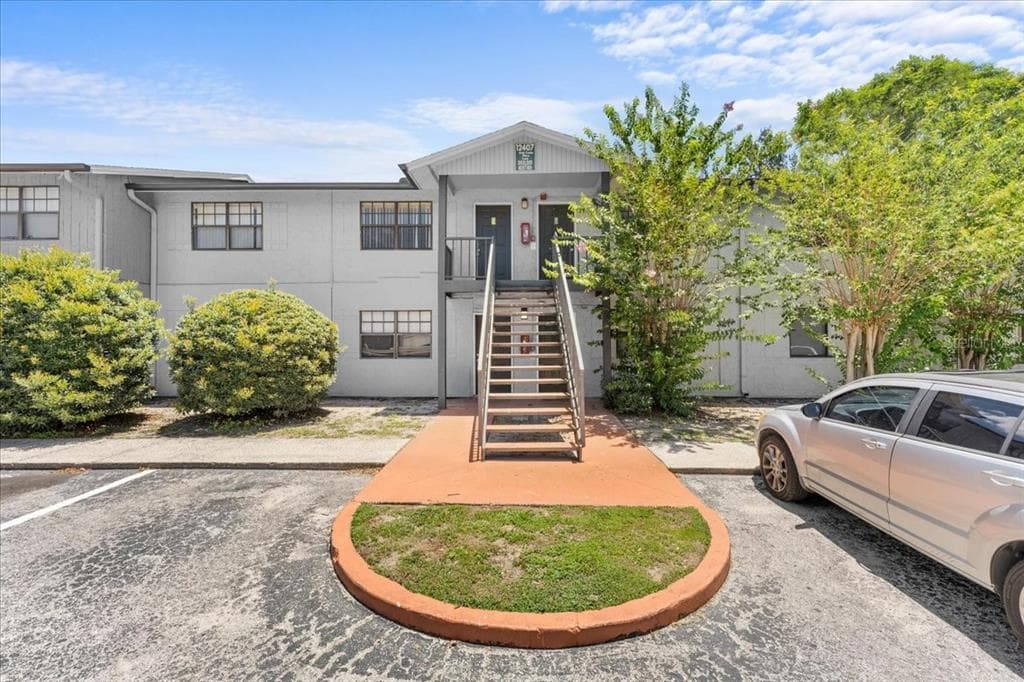 12407 OAK CEDAR PLACE UNIT 202 TAMPA, FL 33612