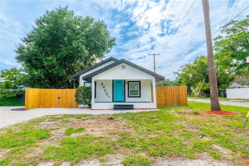 8408 N SEMINOLE AVENUE TAMPA, FL 33604