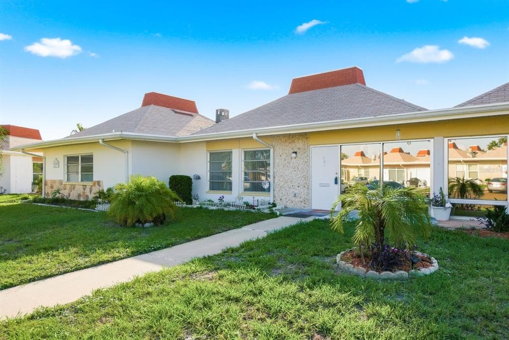 4344 TAHITIAN GARDENS CIRCLE UNIT B HOLIDAY, FL 34691