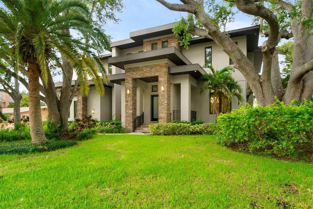 4905 W SPRING LAKE DRIVE TAMPA, FL 33629