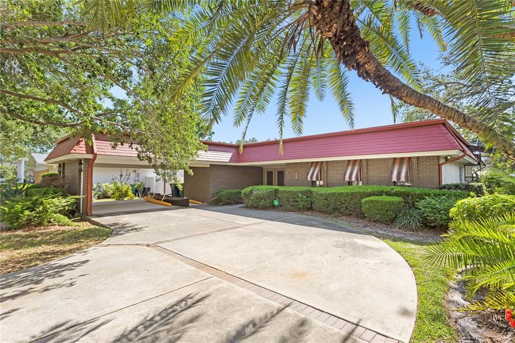 207 S SHERRILL STREET TAMPA, FL 33609
