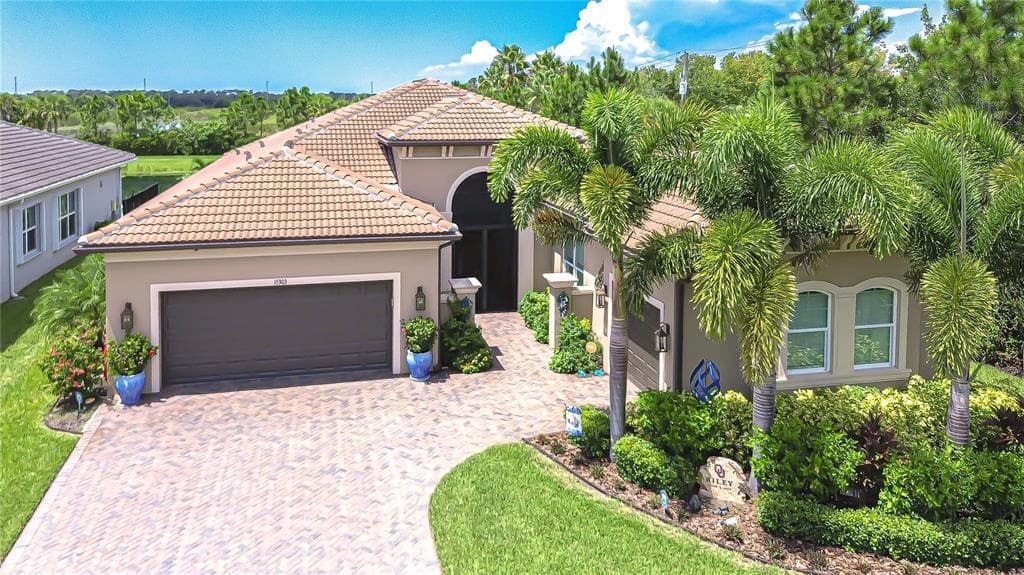 15303 VALENCIA DEL SOL STREET WIMAUMA, FL 33598