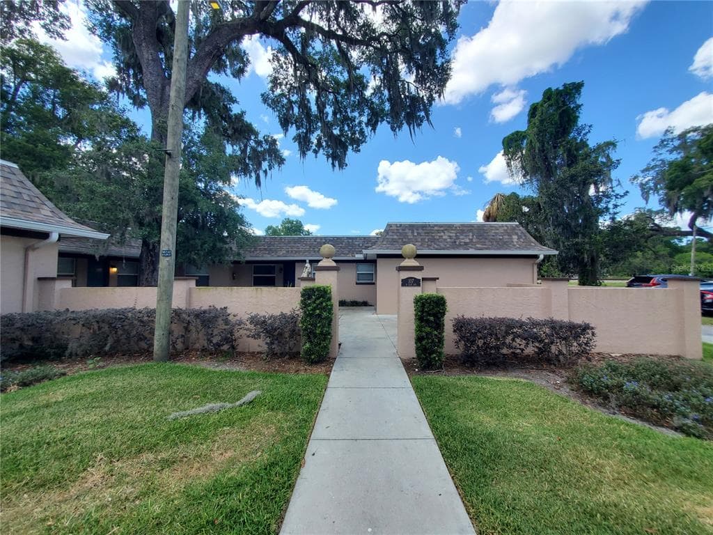 107 W CLAY AVENUE UNIT 4 BRANDON, FL 33510