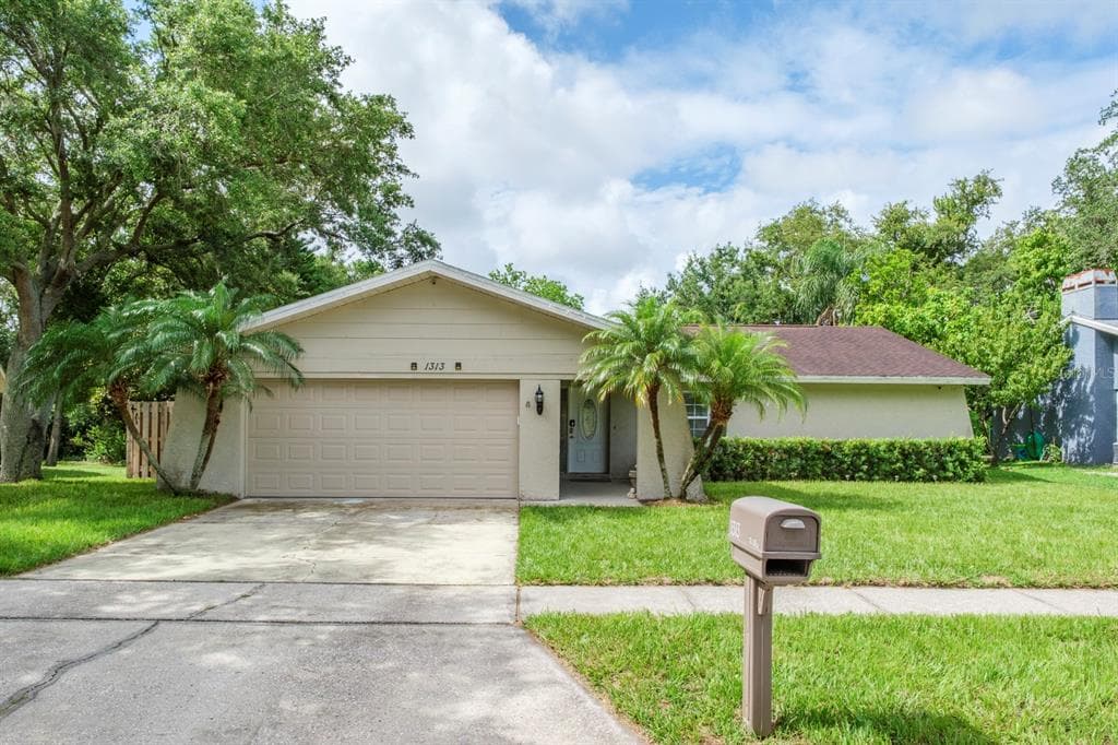 1313 WHISPER DRIVE LARGO, FL 33770