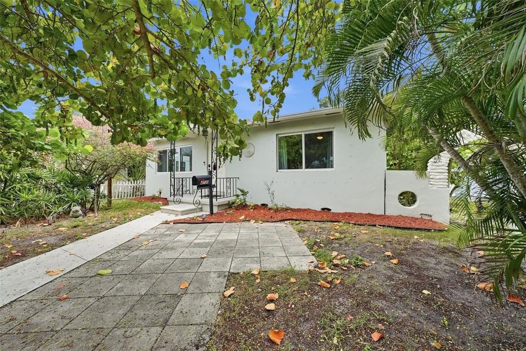 4730 BURLINGTON AVENUE N ST PETERSBURG, FL 33713