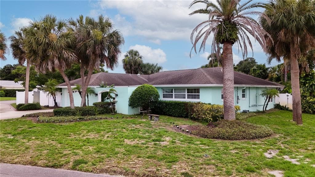 301 PALM DRIVE LARGO, FL 33770
