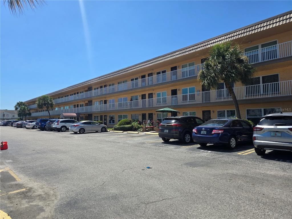 6400 46TH AVENUE N UNIT 301 KENNETH CITY, FL 33709