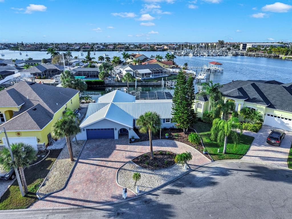 6344 COTTONWOOD LANE APOLLO BEACH, FL 33572