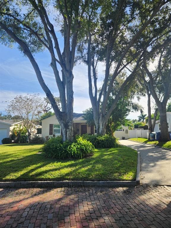 734 37TH AVENUE N ST PETERSBURG, FL 33704