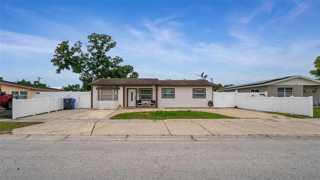6424 YORKSHIRE RD TAMPA, FL 33634