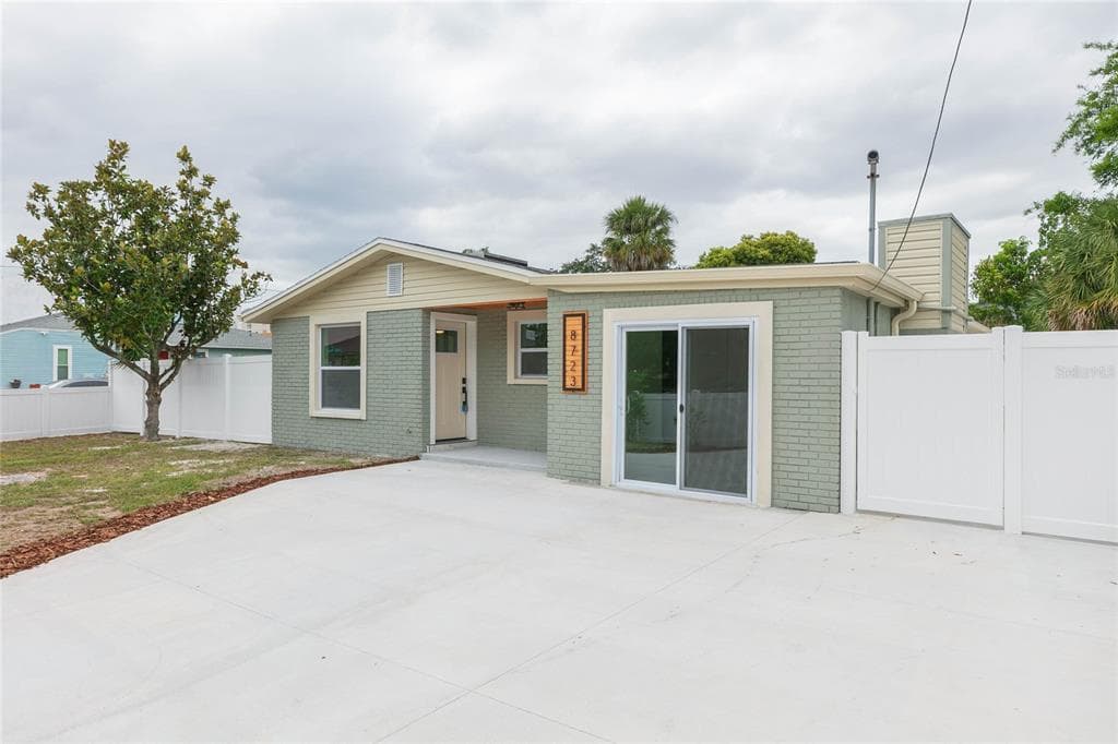 8723 N RIVER FOREST CIRCLE