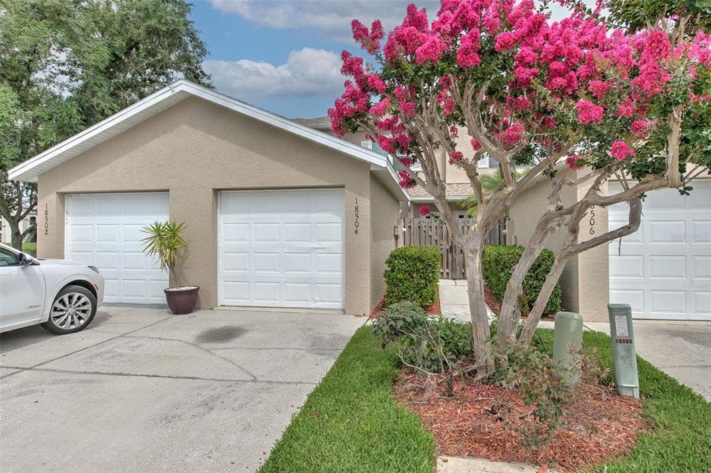18504 PEBBLE LAKE COURT TAMPA, FL 33647