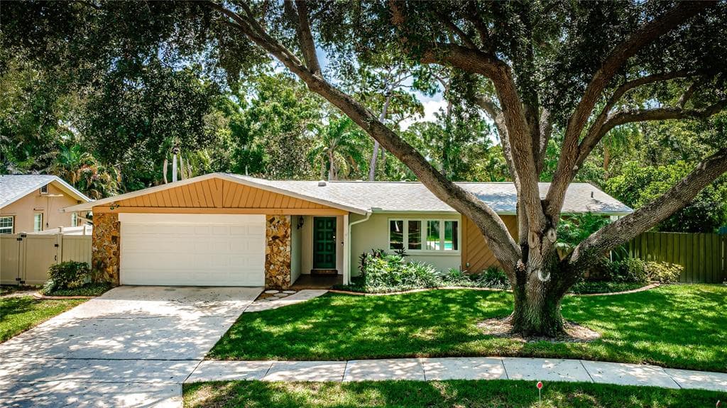 2093 ASHBURY DRIVE CLEARWATER, FL 33764