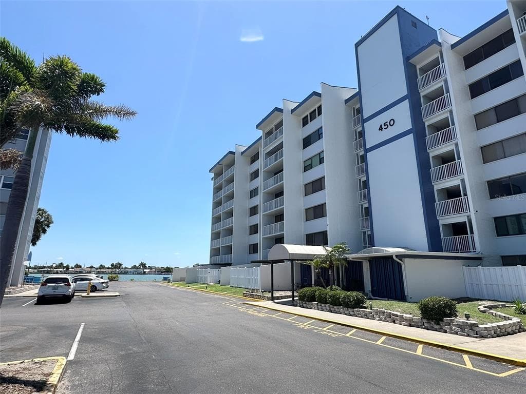 450 TREASURE ISLAND CAUSEWAY UNIT 609 TREASURE ISLAND, FL 33706