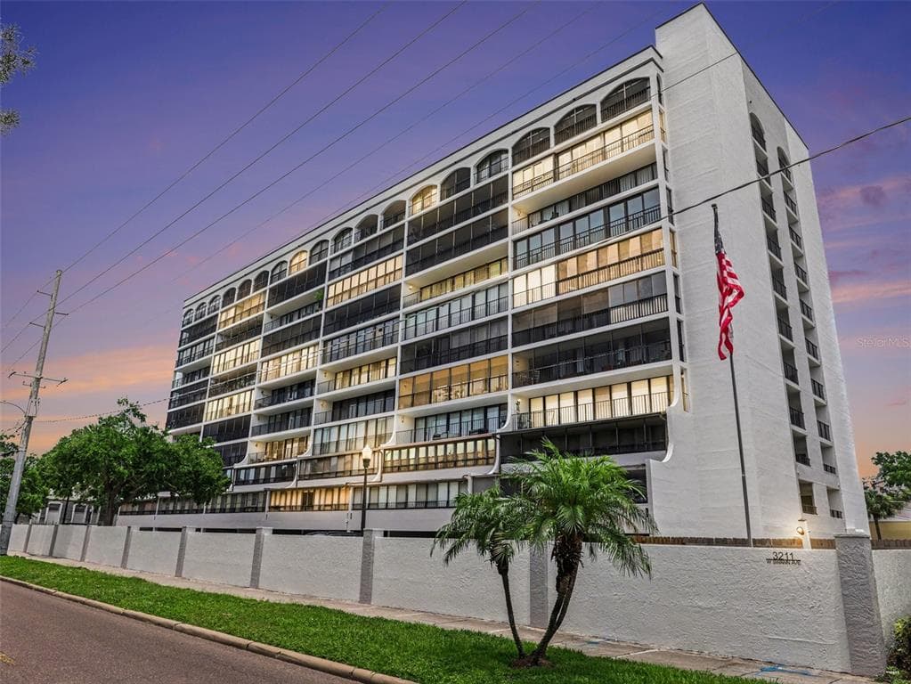 3211 W SWANN AVENUE UNIT 302 TAMPA, FL 33609