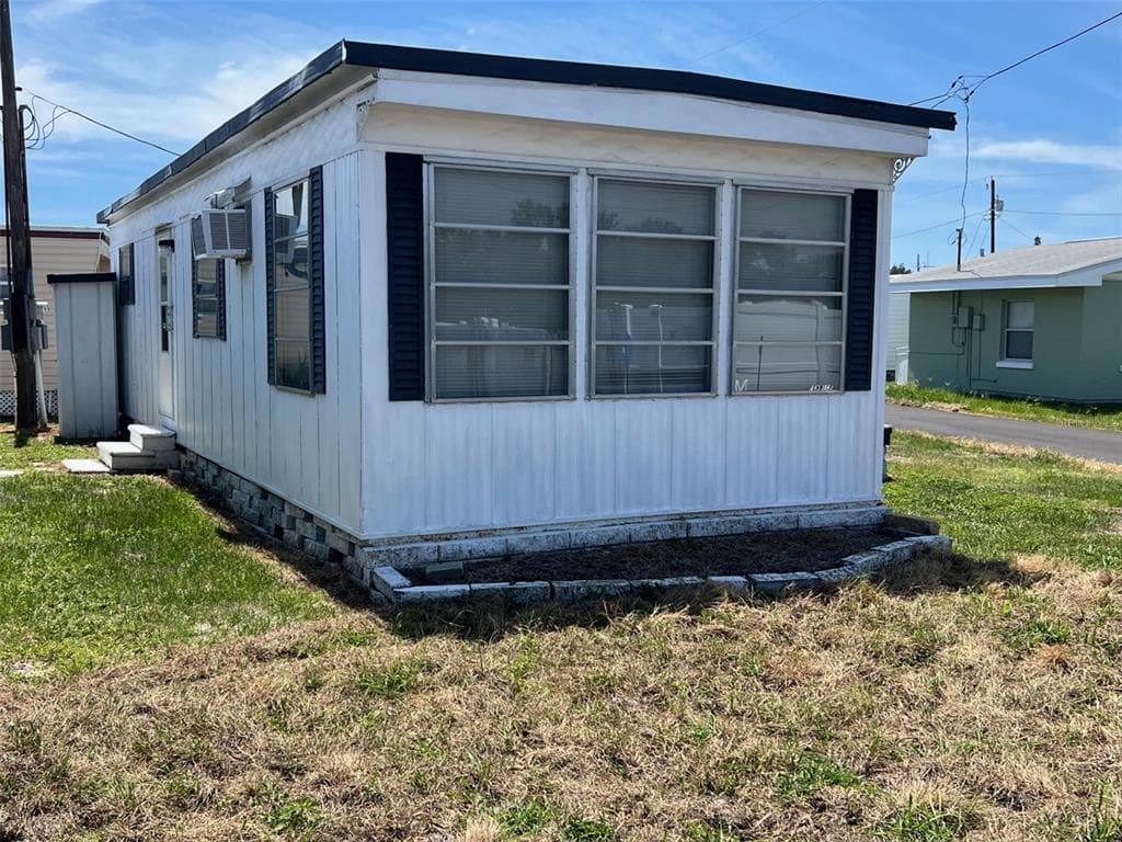 12674 SEMINOLE BOULEVARD UNIT M1 LARGO, FL 33778