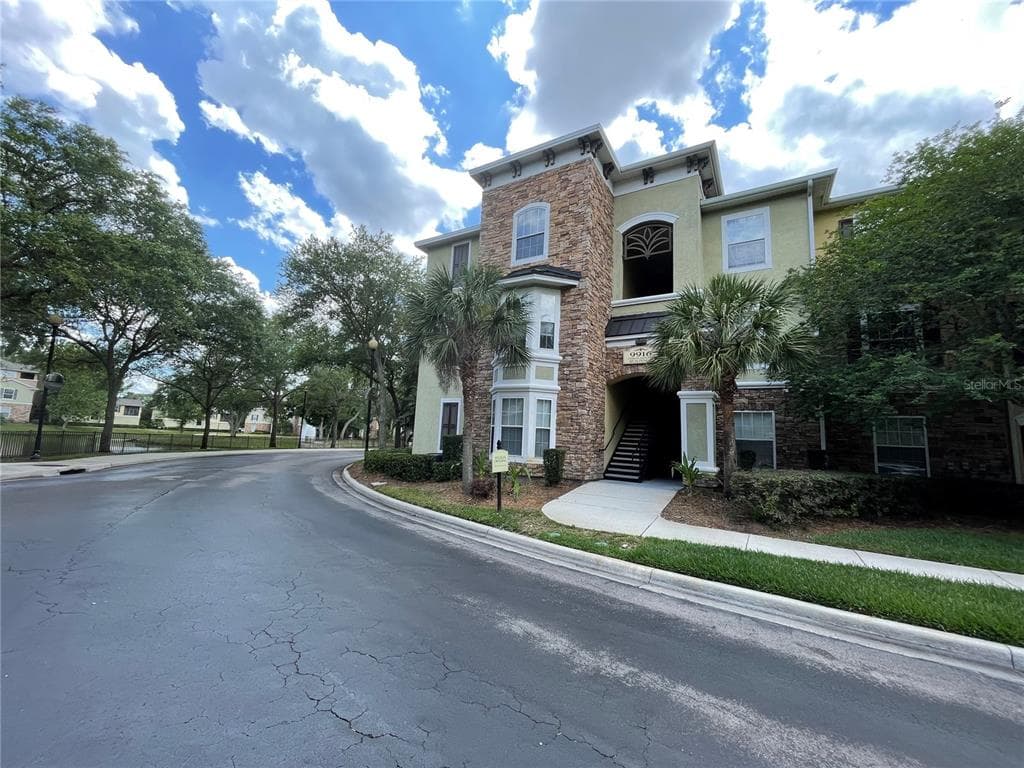 9916 COURTNEY PALMS BOULEVARD UNIT 204 TAMPA, FL 33619