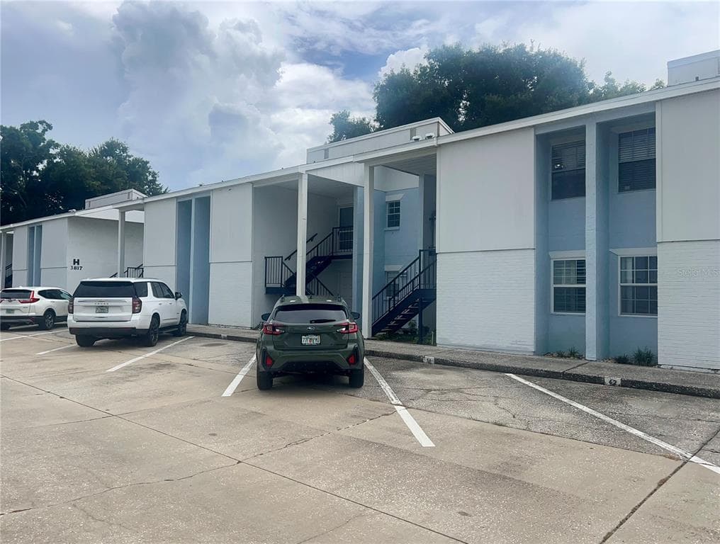 3819 N OAK DRIVE UNIT I42