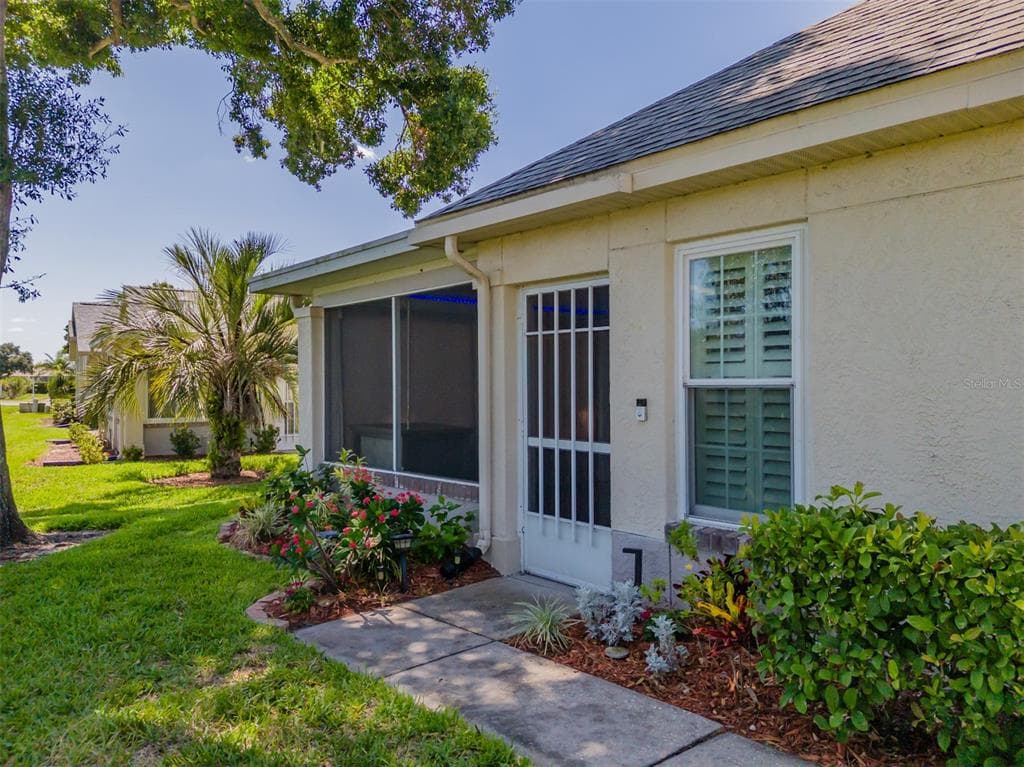 911 GOLFVIEW WOODS DRIVE SUN CITY CENTER, FL 33573