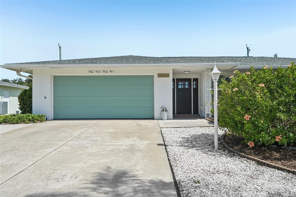 6735 KEYSTONE DRIVE SARASOTA, FL 34231