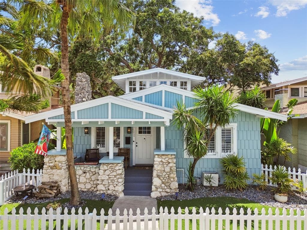 711 S BUNGALOW TERRACE TAMPA, FL 33606