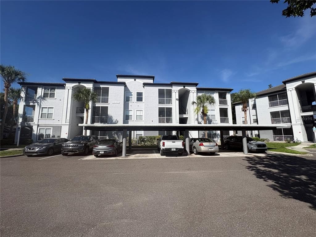 5821 LEGACY CRESCENT PLACE UNIT 102 RIVERVIEW, FL 33578