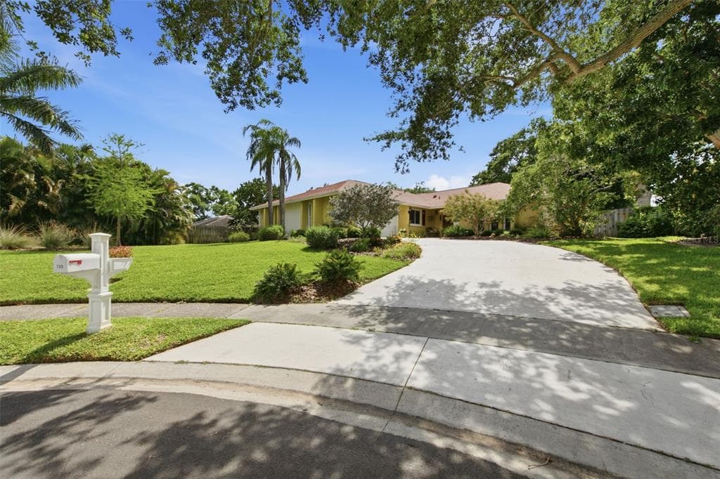 709 GROVEWOOD LANE LARGO, FL 33770