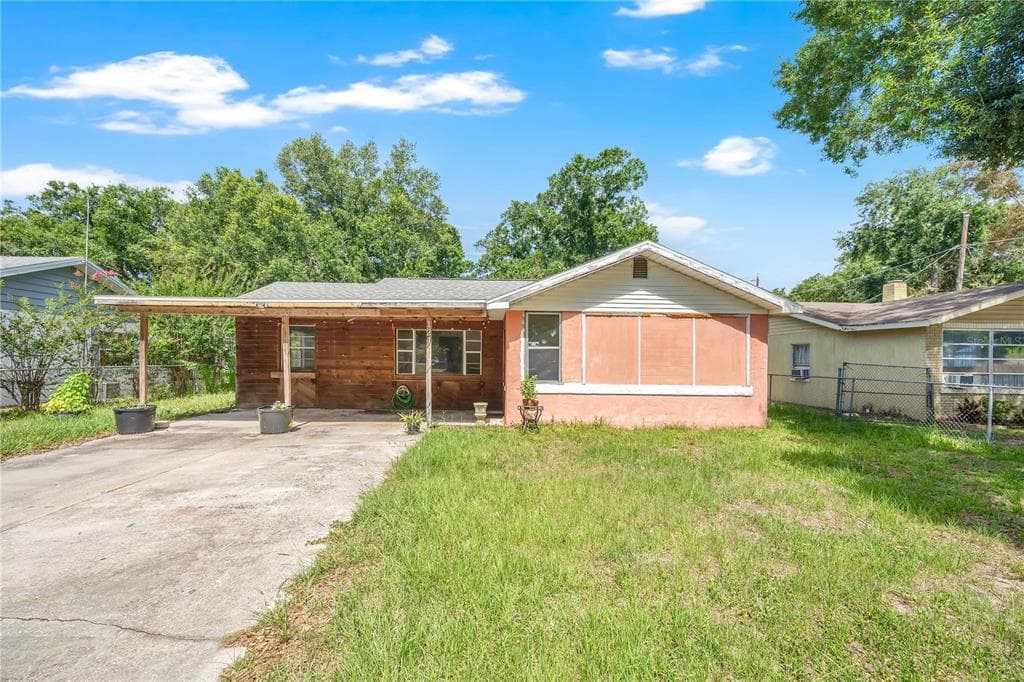 124 CENTER STREET WINTER HAVEN, FL 33880