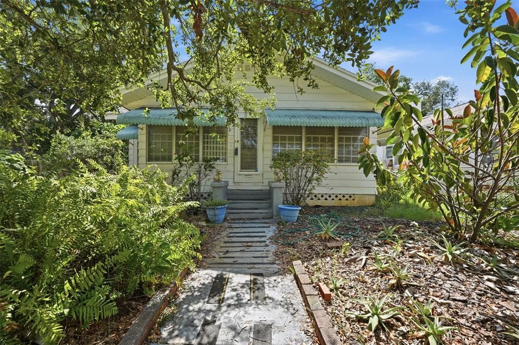 1135 CRESCENT LAKE DRIVE N ST PETERSBURG, FL 33701