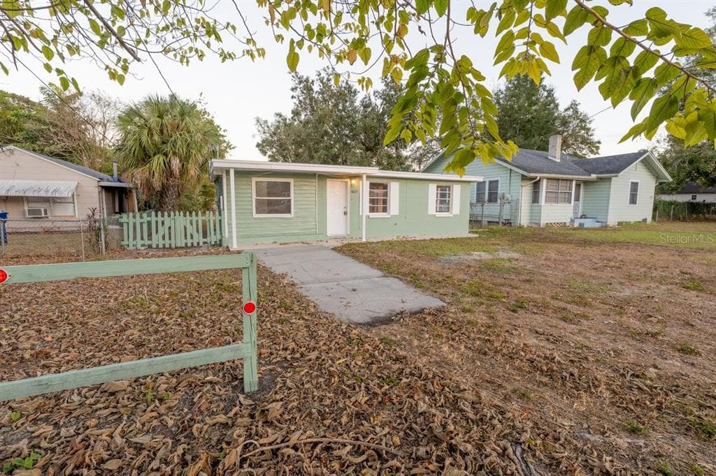 8623 N WILLOW AVENUE TAMPA, FL 33604