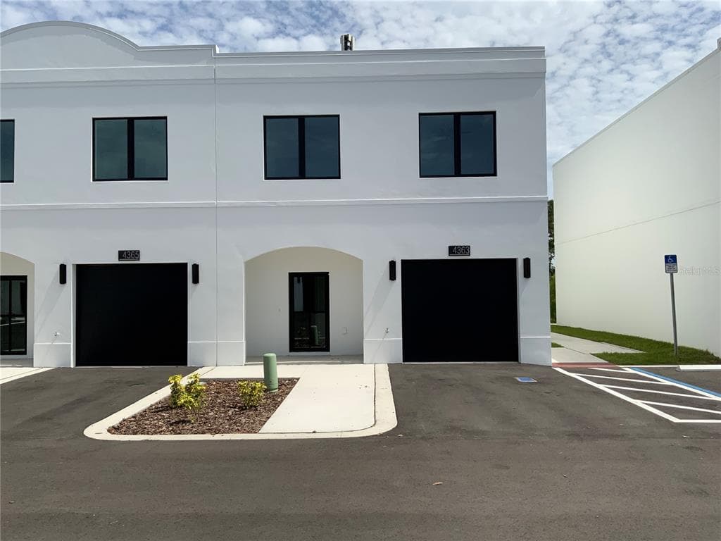 4363 CAMBIO GARDENS COURT TAMPA, FL 33610