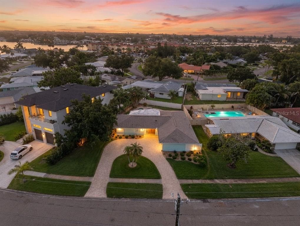 1022 EDEN ISLE DRIVE NE