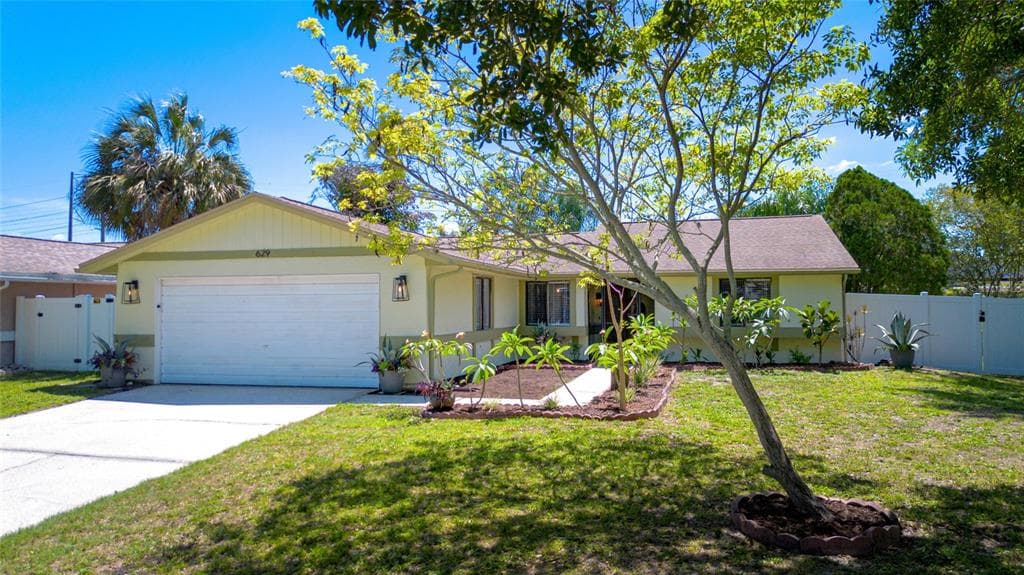 629 BAY LAKE TRAIL OLDSMAR, FL 34677
