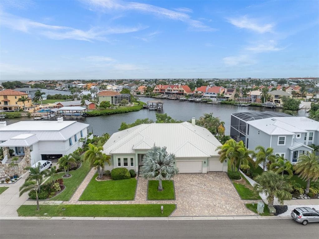 811 BIRDIE WAY APOLLO BEACH, FL 33572