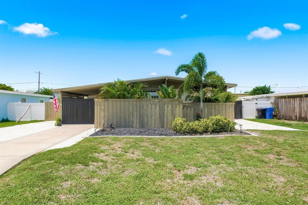 1111 61ST AVENUE N ST PETERSBURG, FL 33703