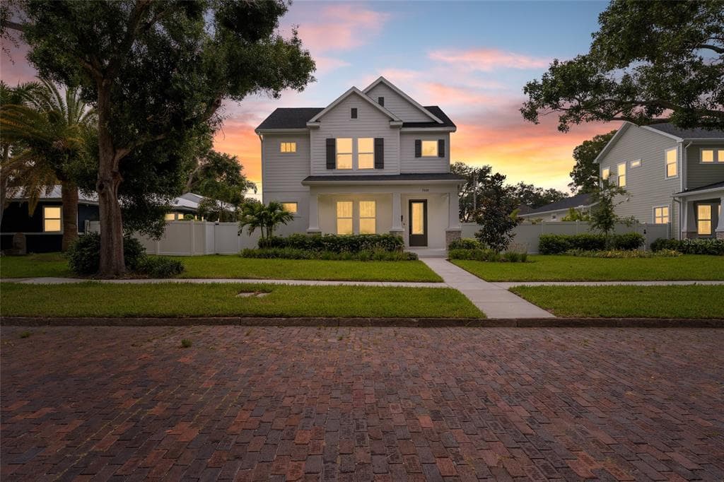 7428 BURLINGTON AVENUE N ST PETERSBURG, FL 33710
