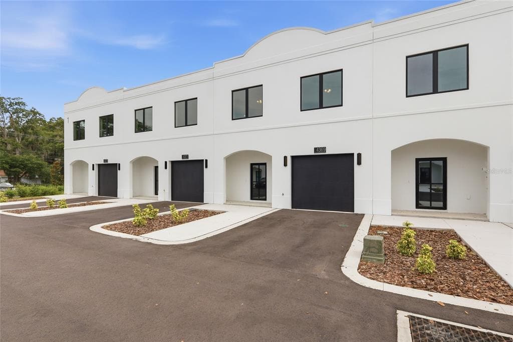 4369 CAMBIO GARDENS COURT