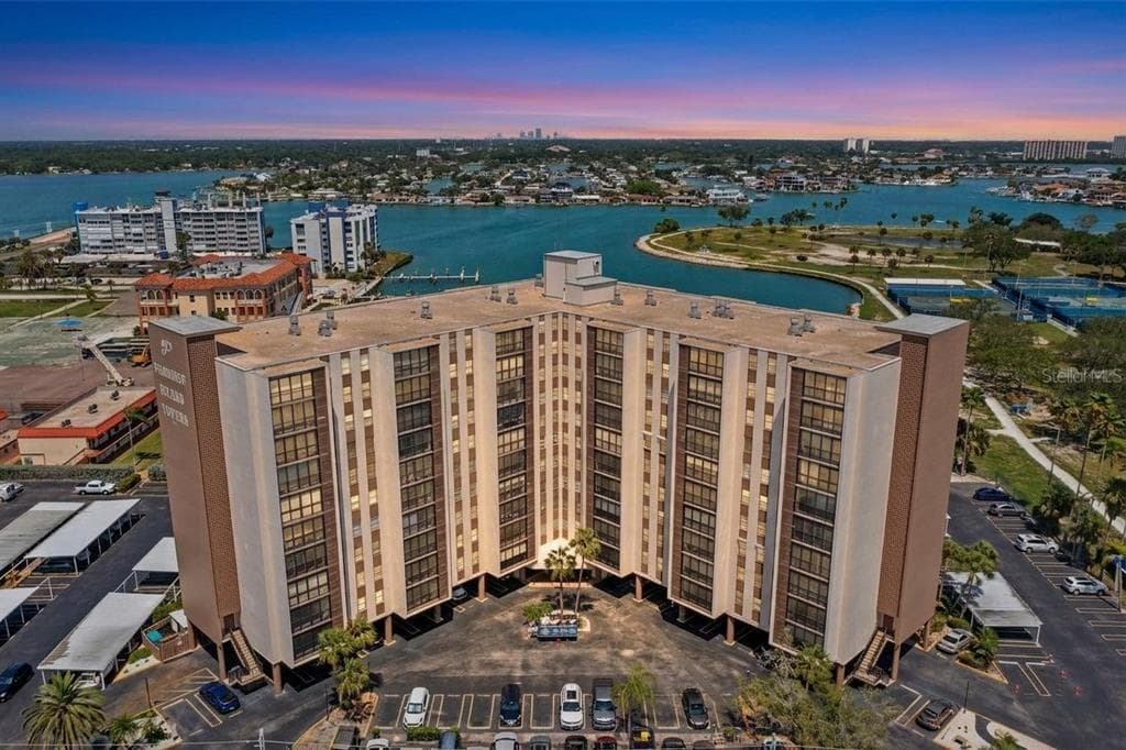 10355 PARADISE BOULEVARD UNIT 812 TREASURE ISLAND, FL 33706