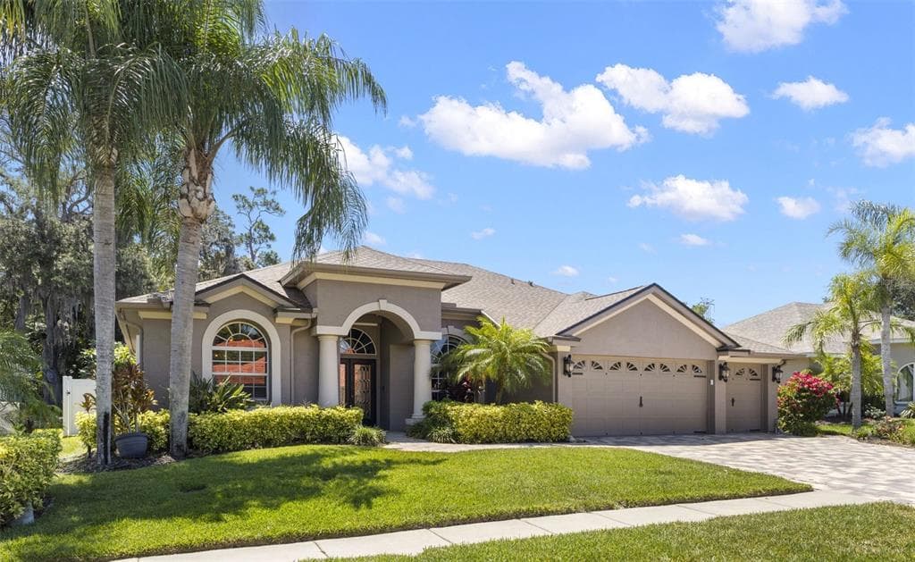 695 SALT LAKE DRIVE TARPON SPRINGS, FL 34689