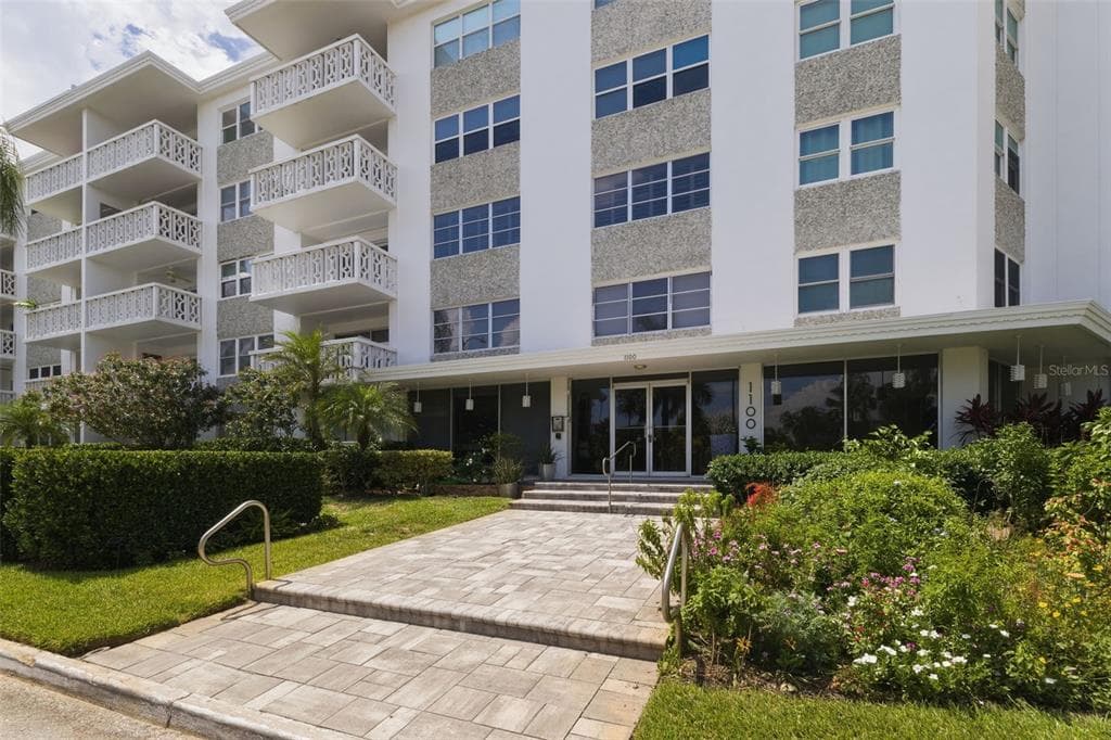 1100 N SHORE DRIVE NE UNIT 304
