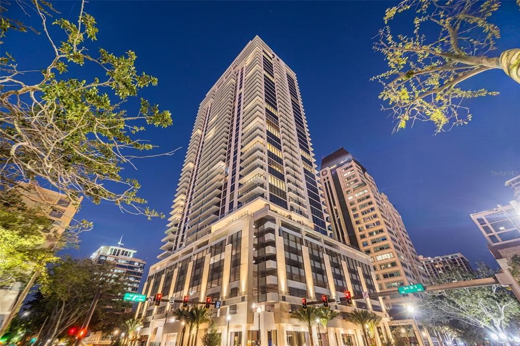 275 1ST AVE S UNIT 2706