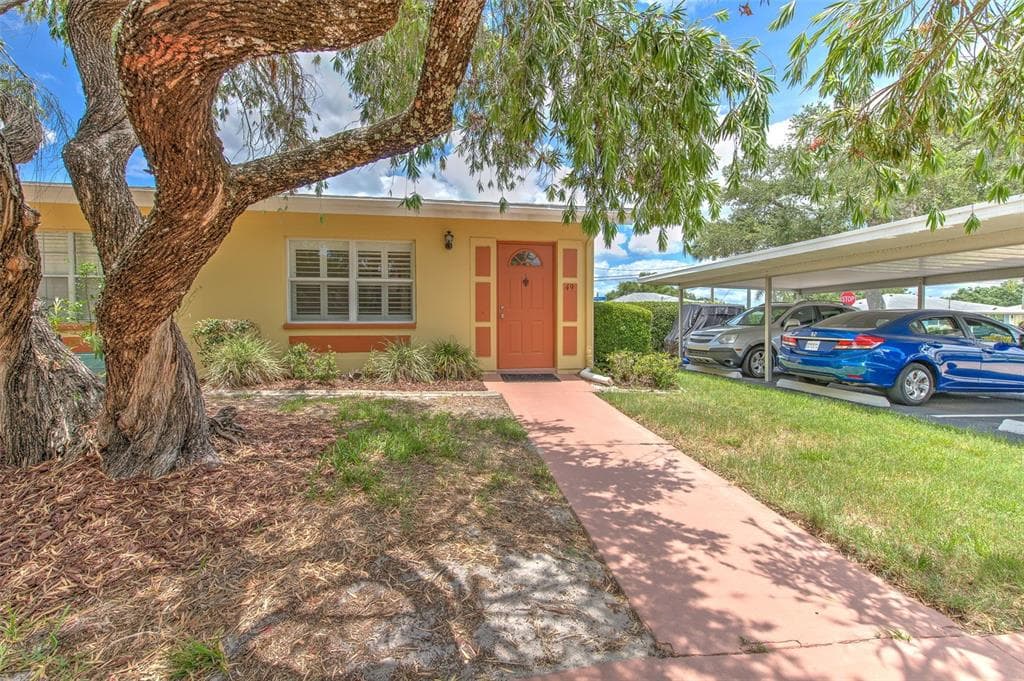 401 DORCHESTER PLACE UNIT 49 SUN CITY CENTER, FL 33573