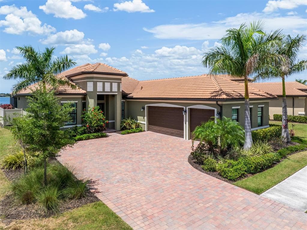 553 MARAVIYA BOULEVARD NOKOMIS, FL 34275